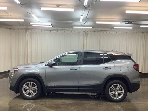 Used 2024 GMC Terrain SLE image 10