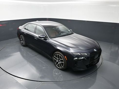 Used 2023 BMW 760i xDrive AWD/4WD image 18