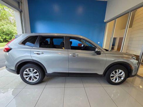 Used 2025 Honda CR-V LX image 5