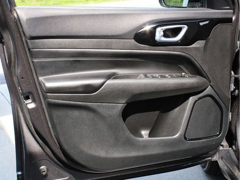 Certified 2022 Jeep Compass Latitude AWD/4WD image 9