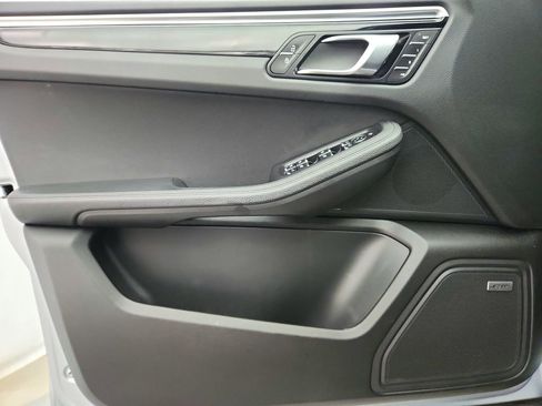 Used 2019 Porsche Macan AWD/4WD image 22