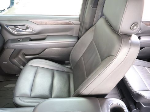 Used 2022 Chevrolet Tahoe Z71 w/ Luxury Package image 19