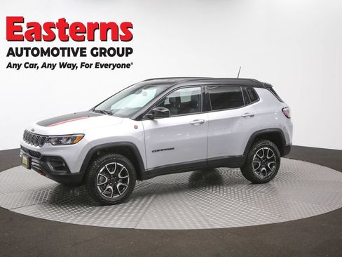 Used 2025 Jeep Compass Trailhawk w/ Trailer Tow Group AWD/4WD image 56