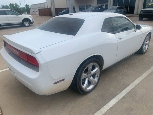 Used 2014 Dodge Challenger SXT w/ Super Sport Group (SS/T) image 3