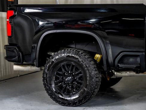 Used 2025 Chevrolet Silverado 2500 ZR2 w/ Technology Package image 6