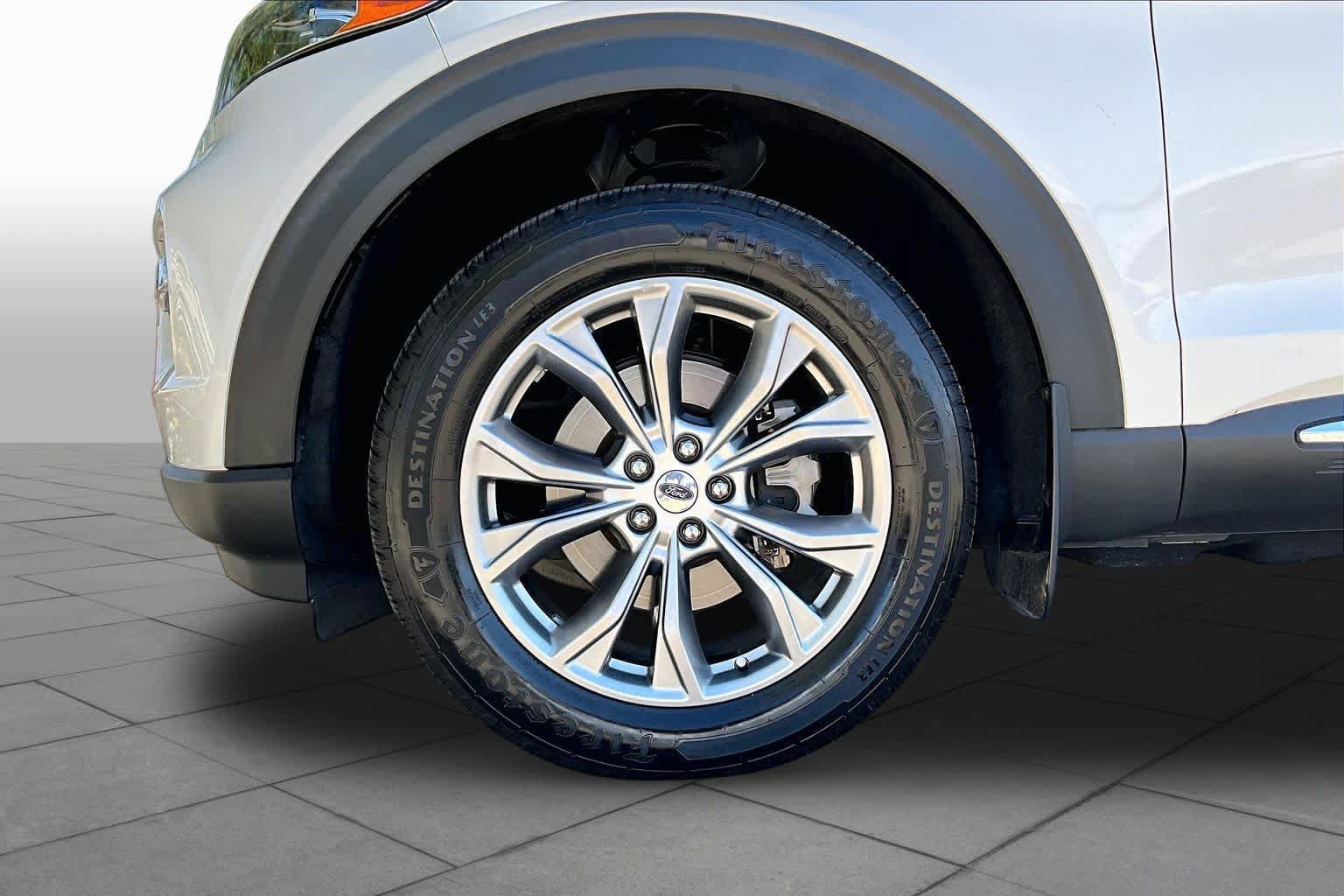 Used 2021 Ford Explorer XLT w/ Equipment Group 202A RWD image 11