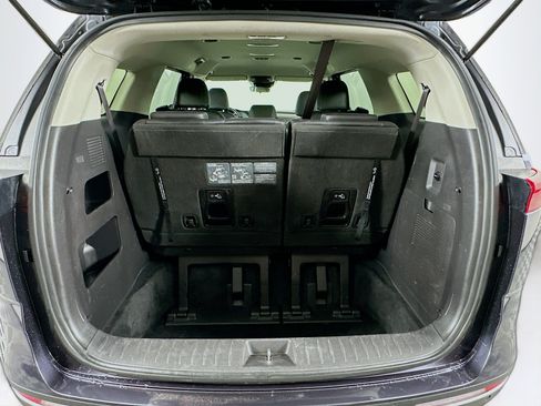Used 2024 Kia Carnival LX image 30