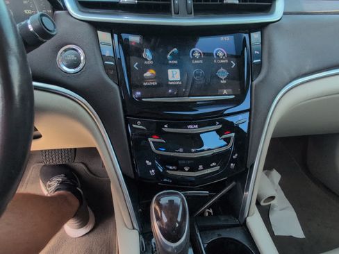 Used 2013 Cadillac XTS Premium FWD image 10