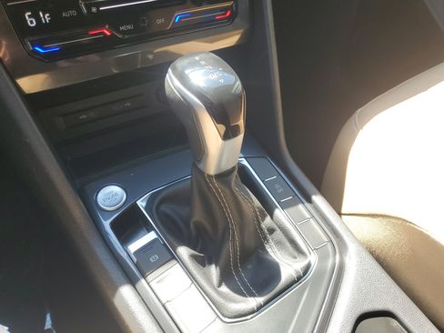 Used 2023 Volkswagen Tiguan SE image 31