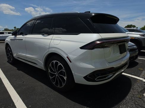 Used 2025 Lincoln Nautilus Reserve AWD/4WD image 14