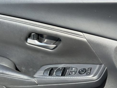 Used 2025 Nissan Sentra SV FWD image 27