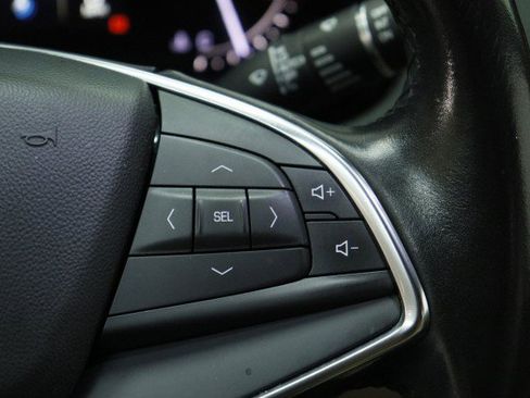Used 2019 Cadillac XT5 FWD image 12