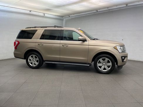 Used 2020 Ford Expedition XLT w/ Equipment Group 202A RWD image 4