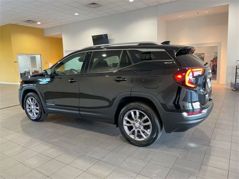Used 2022 GMC Terrain SLT image 3