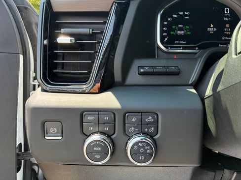 Used 2024 GMC Sierra 2500 AT4 w/ AT4 Premium Plus Package AWD/4WD image 23