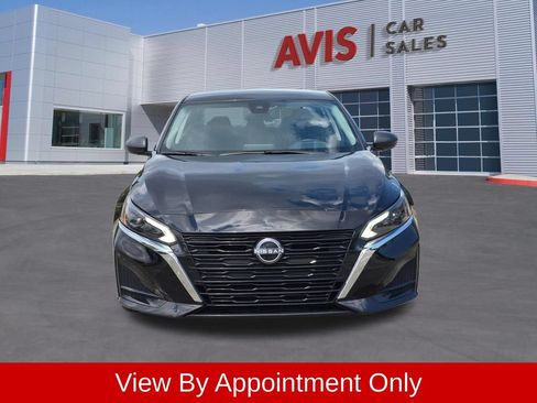 Used 2025 Nissan Altima 2.5 SV FWD image 2