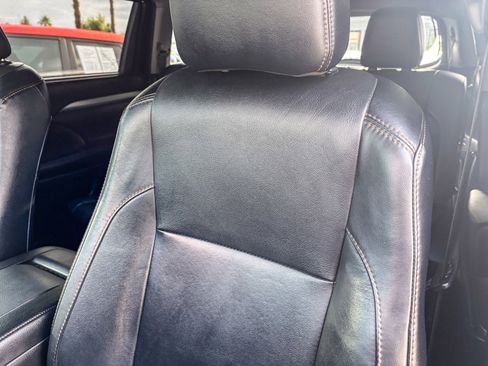 Used 2019 Toyota Highlander XLE image 24