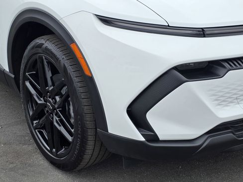 New 2026 Chevrolet Equinox EV LT w/ LPO, Blackout Package image 10