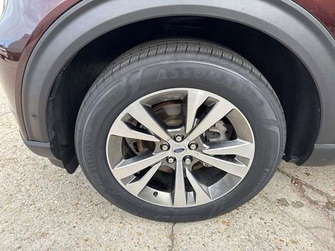 Used 2020 Ford Explorer Platinum w/ Premium Technology Package image 3