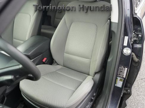 Used 2017 Hyundai Santa Fe SE image 24