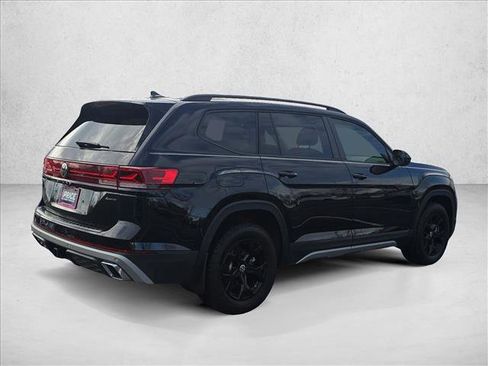 Used 2024 Volkswagen Atlas Peak Edition SE image 5