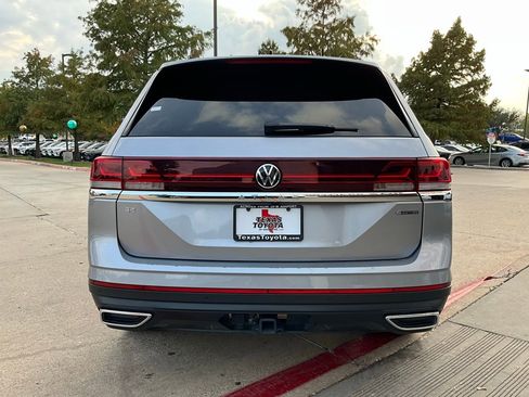 Used 2025 Volkswagen Atlas SE image 7