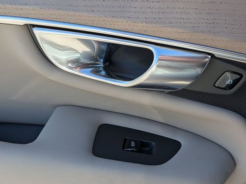 New 2026 Volvo XC90 B6 Plus w/ Protection Package Premier image 22