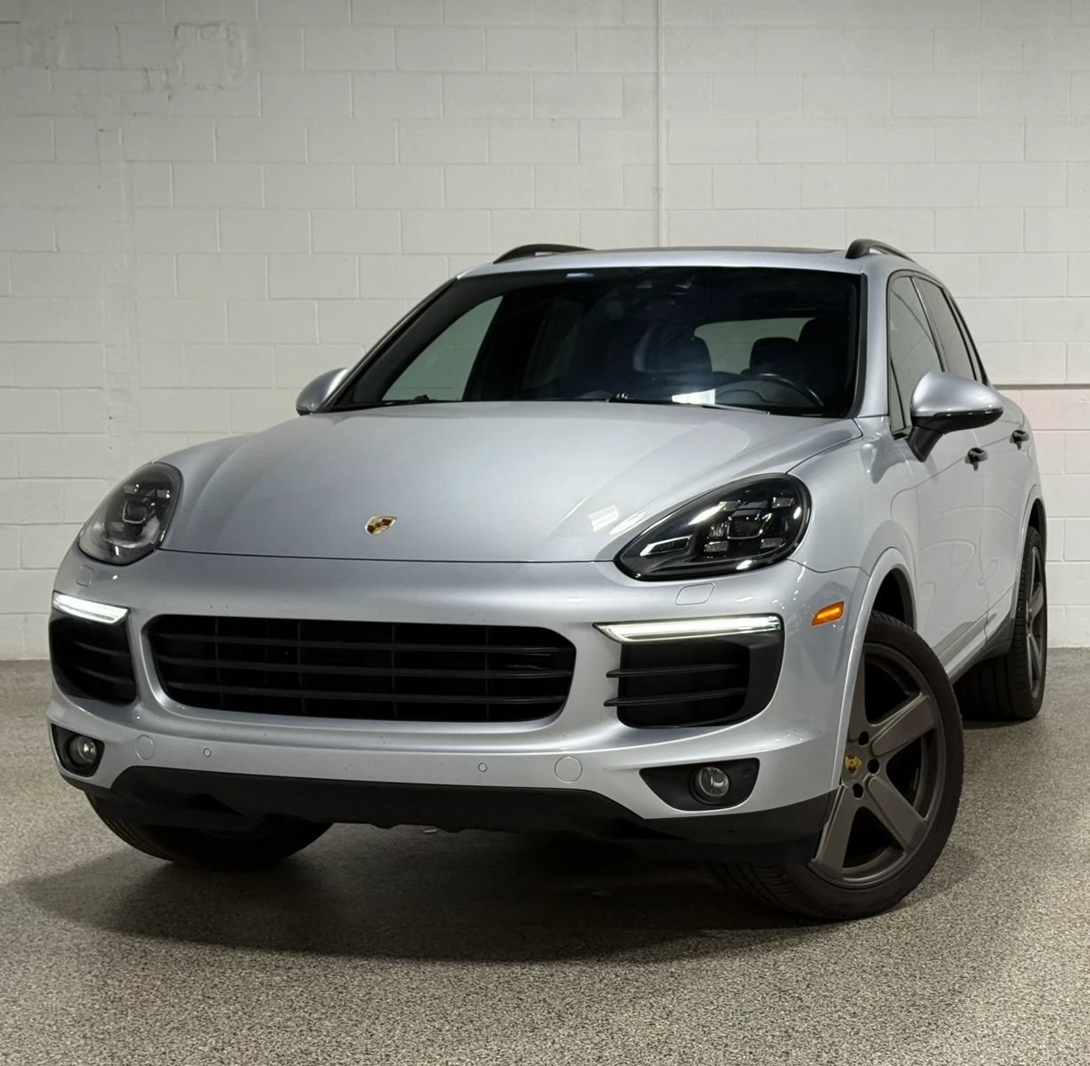 Used 2018 Porsche Cayenne Platinum Edition AWD/4WD image 2