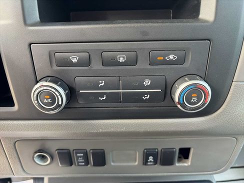 Used 2016 Nissan NV 3500 SV RWD image 16