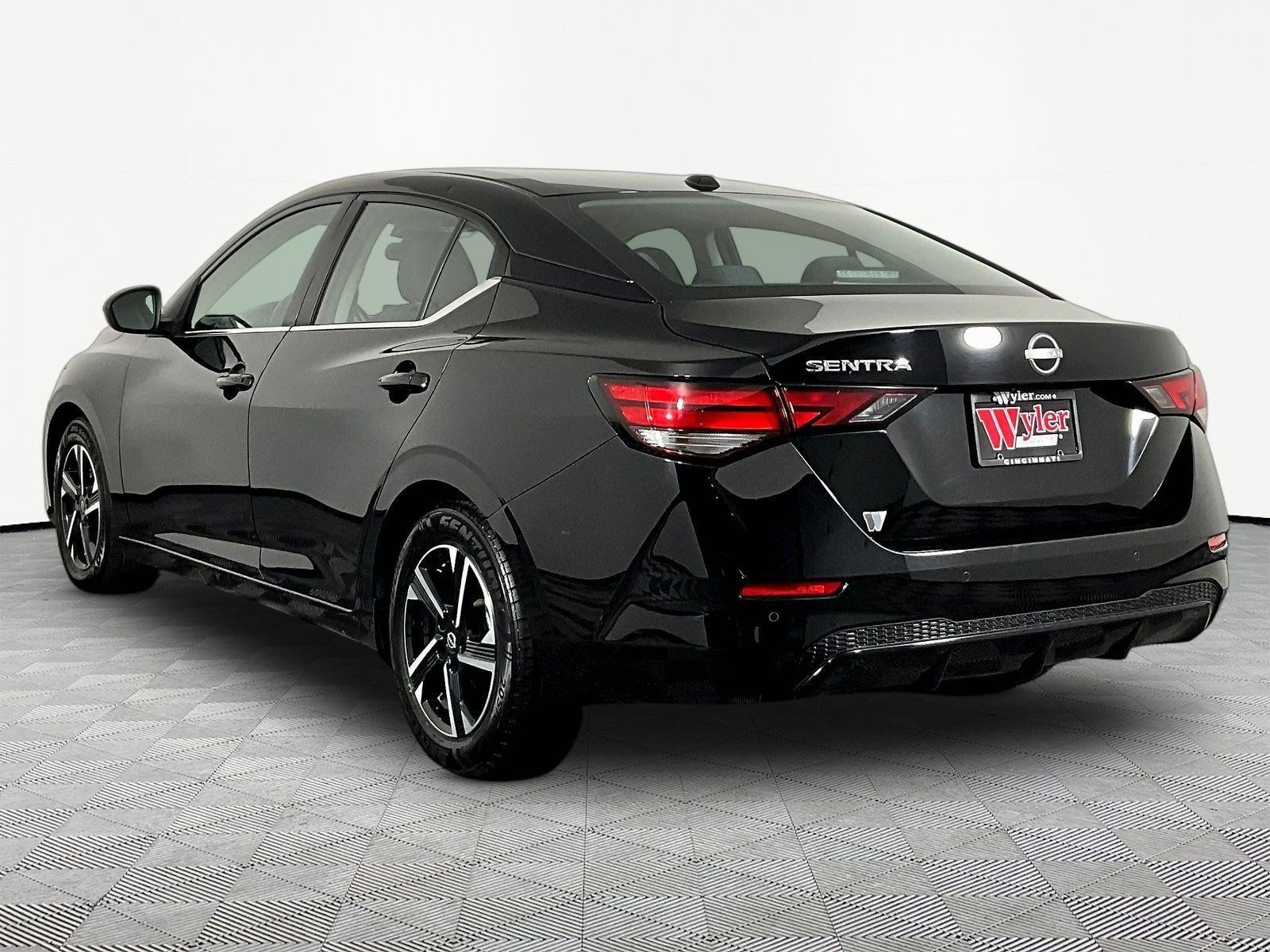 Certified 2025 Nissan Sentra SV FWD image 4