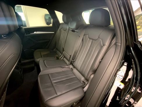 Used 2020 Audi Q5 2.0T Premium w/ Titanium Sport Package AWD/4WD image 21