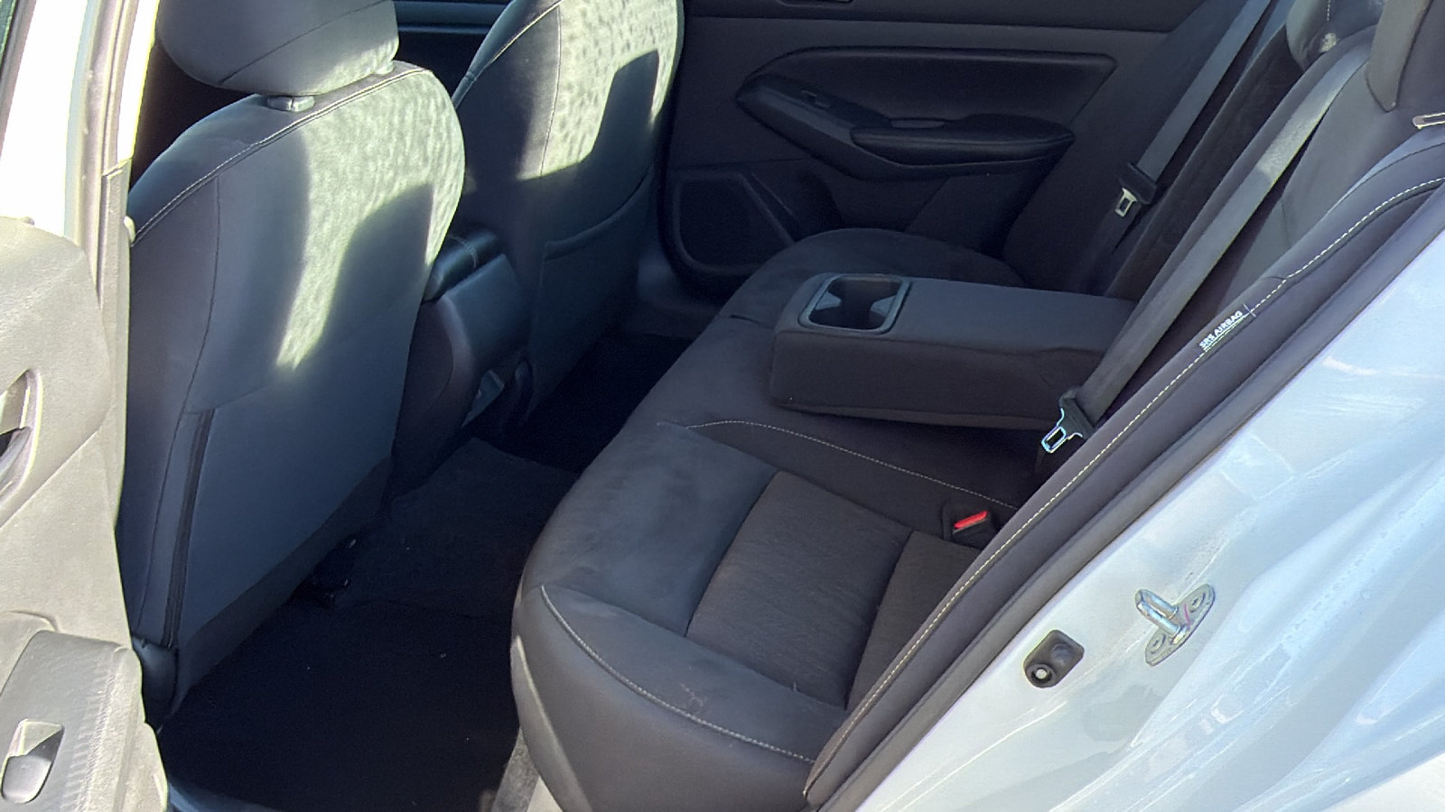 Used 2025 Nissan Altima 2.5 SV FWD image 23