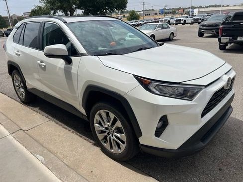 Used 2021 Toyota RAV4 XLE Premium FWD image 5