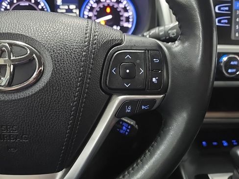 Used 2019 Toyota Highlander XLE AWD/4WD image 21