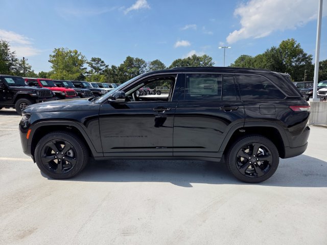 New 2027 Jeep Grand Cherokee Limited w/ Limited Altitude Package RWD image 4