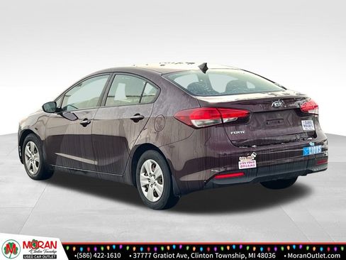 Used 2017 Kia Forte LX image 4
