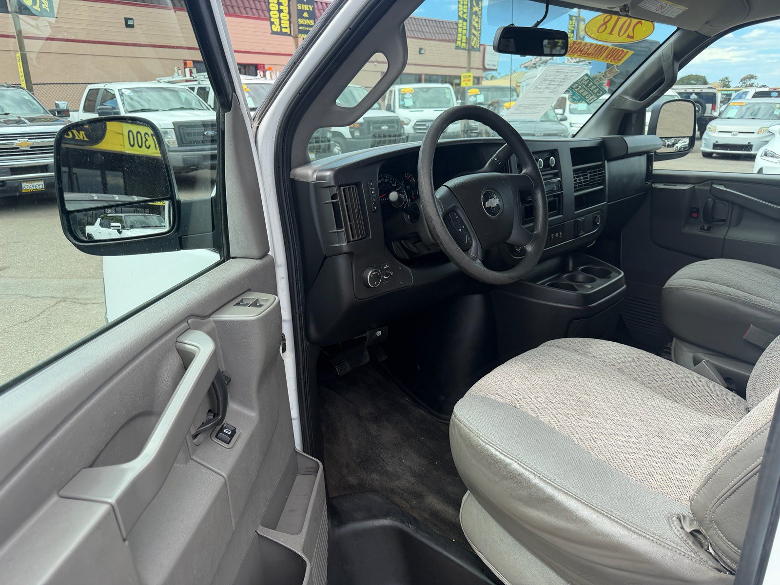 Used 2018 Chevrolet Express 3500 LT w/ LT Preferred Equipment Group RWD image 16