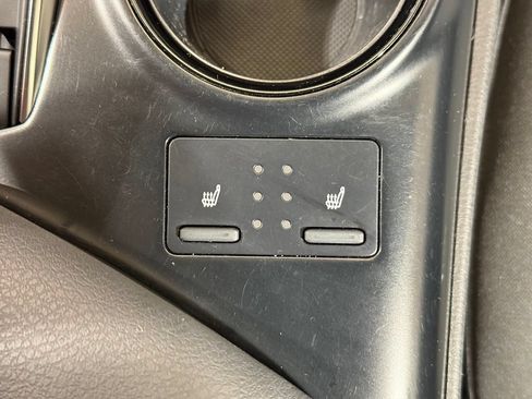 Used 2019 Toyota Camry LE FWD image 26