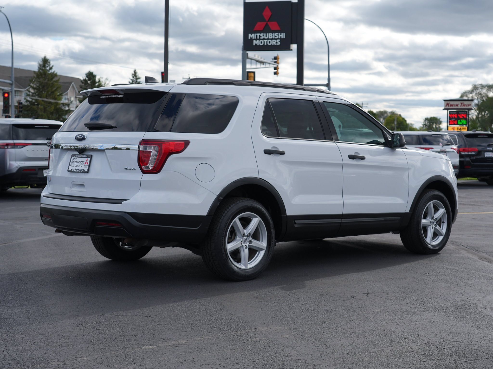 Used 2018 Ford Explorer 4WD image 3