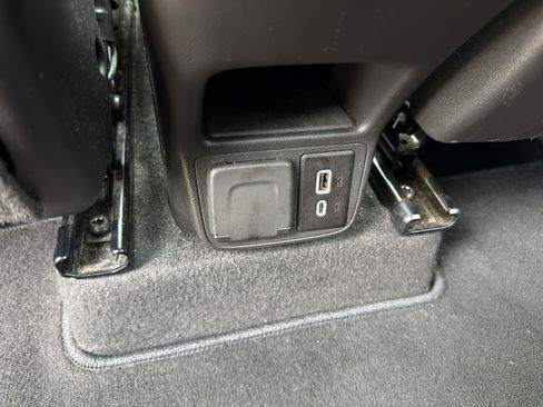 Used 2025 Chevrolet TrailBlazer RS w/ Convenience Package FWD image 28