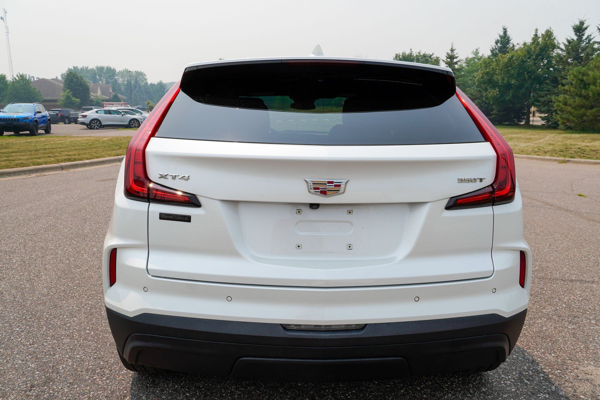 Used 2024 Cadillac XT4 Luxury w/ Cold Weather Package FWD image 5