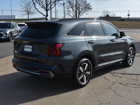 Used 2022 Kia Sorento S image 5