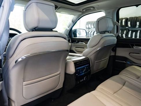 Used 2023 Jeep Grand Wagoneer 4WD w/ Flexible Seating Group image 32