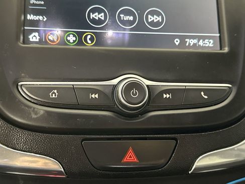 Used 2019 Chevrolet Equinox LT FWD image 18