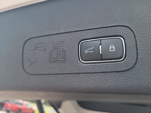 Used 2025 Lincoln Aviator Reserve w/ Equipment Group 201A AWD/4WD image 11