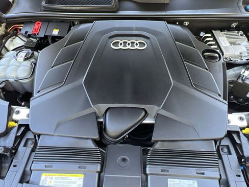 Used 2019 Audi Q8 Prestige AWD/4WD image 34