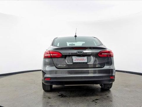 Used 2018 Ford Focus SE w/ SE Appearance Package image 6