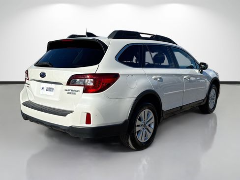 Used 2017 Subaru Outback 2.5i Premium image 3