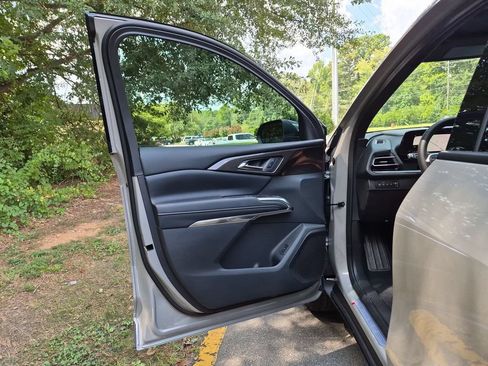 New 2027 Chevrolet Traverse Z71 w/ Driver Confidence Package AWD/4WD image 13