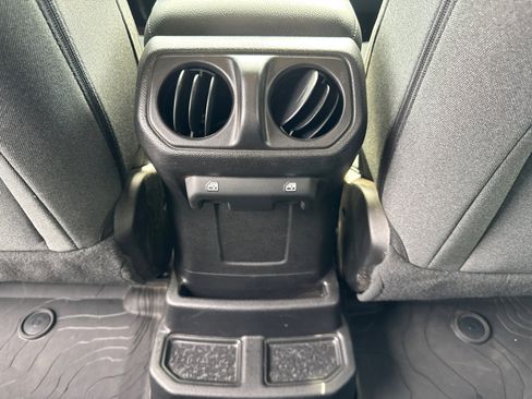 Used 2025 Jeep Wrangler Willys image 22